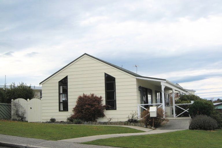 Photo of property in 22 Mcneil Street, Balclutha, 9230