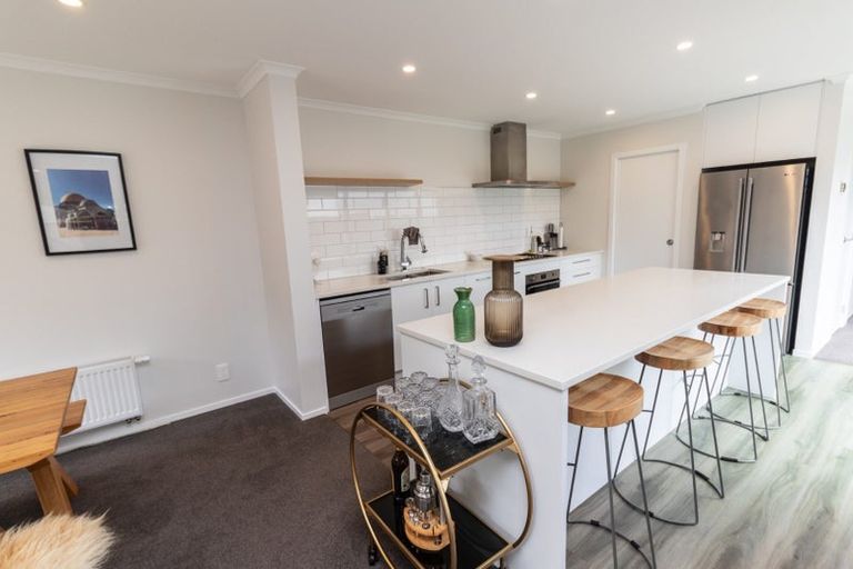 Photo of property in 41 Glanmire Road, Newlands, Wellington, 6037