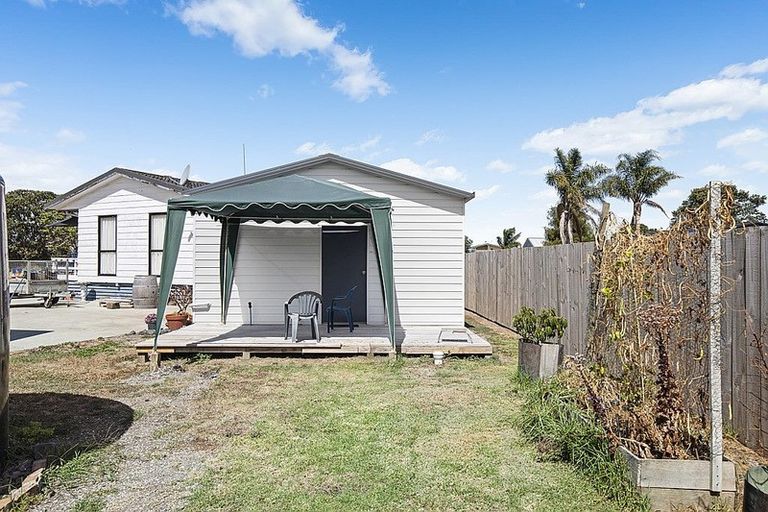 Photo of property in 27 Kowhai Avenue, Kaiaua, Miranda, 2473
