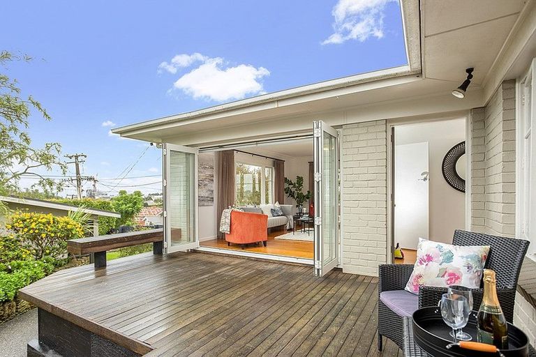 Photo of property in 1/2a Dallinghoe Crescent, Milford, Auckland, 0620
