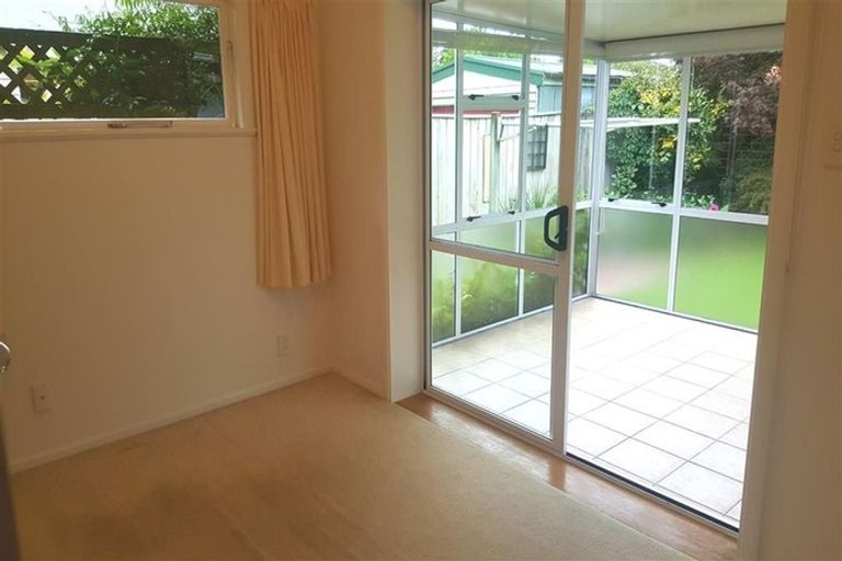 Photo of property in 6 Walton Avenue, Waikanae, 5036