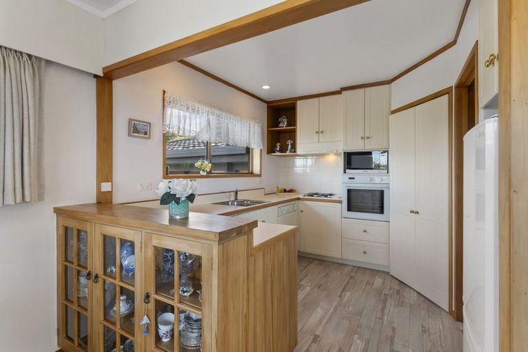 Photo of property in 8 Helvetia Drive, Browns Bay, Auckland, 0630