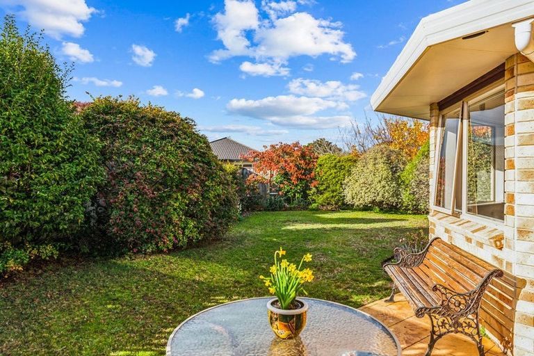 Photo of property in 6 Glen Loch Place, Paraparaumu, 5032