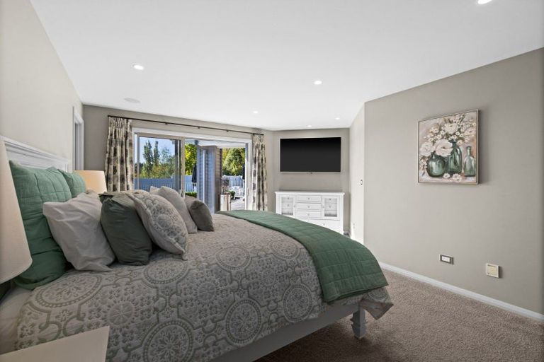 Photo of property in 12 Spur Road, Havelock North, 4130