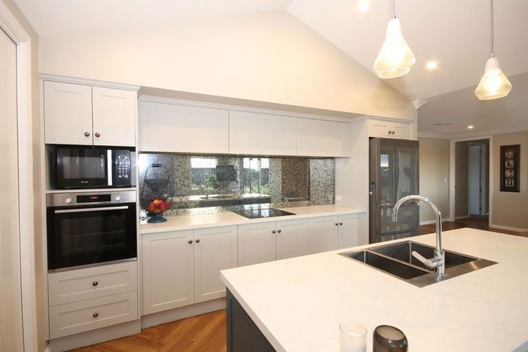 Photo of property in 15 Court Of Ascot, Seaward Bush, Invercargill, 9812