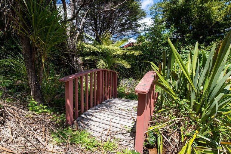 Photo of property in 76 Top Town Place, Coromandel, 3506