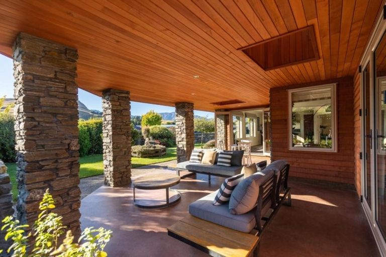 Photo of property in 4 Coburn Place, Lake Hayes, Queenstown, 9304