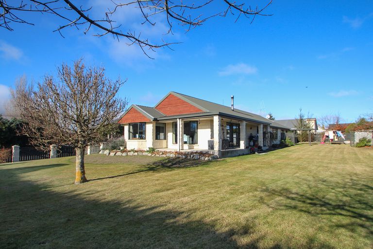 Photo of property in 17 Essex Street, Weston, Oamaru, 9401