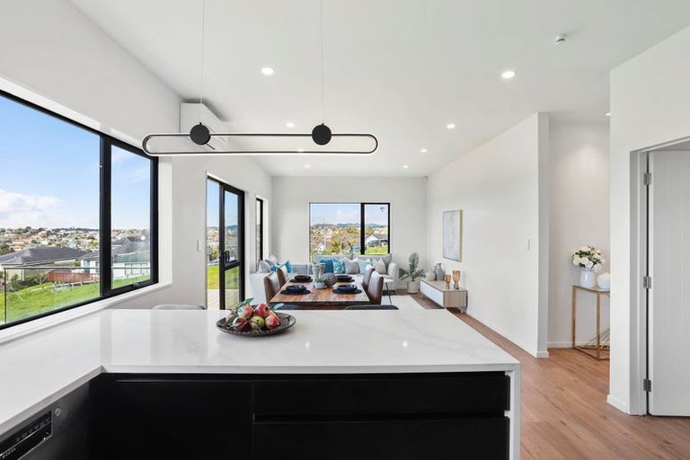 Photo of property in 85b Lake Panorama Drive, Henderson Valley, Auckland, 0614