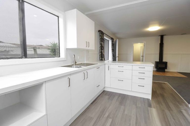 Photo of property in 16 Coromandel Court, Roslyn, Palmerston North, 4414