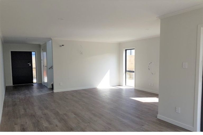 Photo of property in 1 Opaoa Way, Aotea, Porirua, 5024