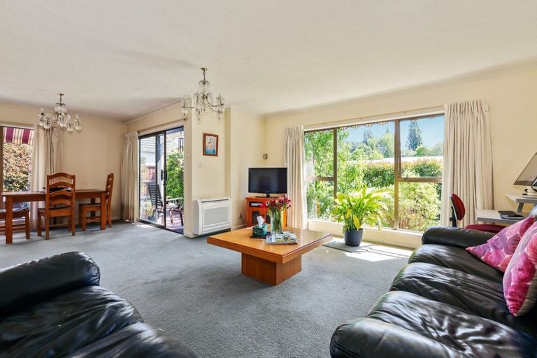 Photo of property in 6 Ostend Place, Avonhead, Christchurch, 8042