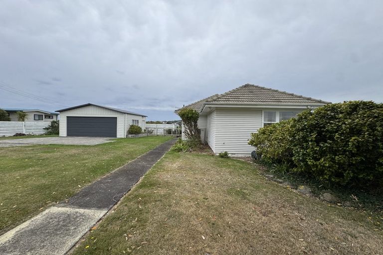 Photo of property in 49 Seaview Road, Paremata, Porirua, 5024
