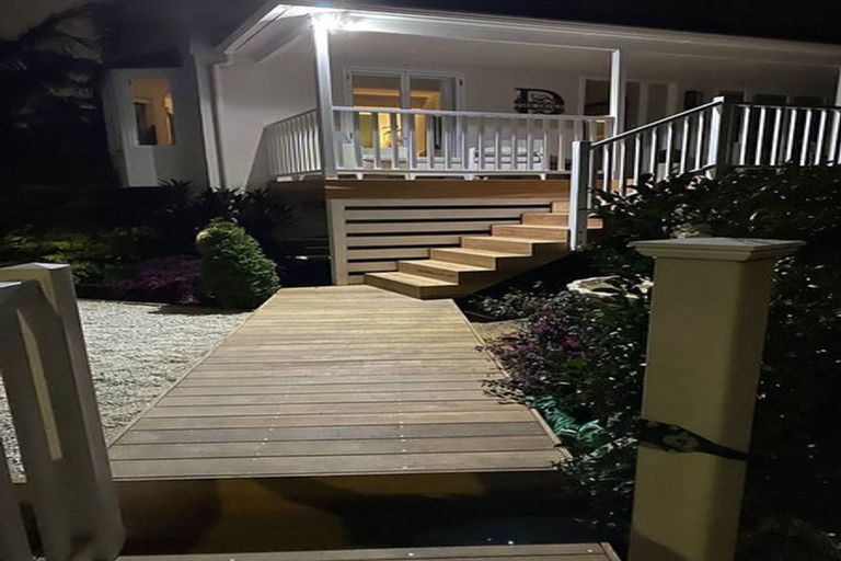 Photo of property in 1/2 Heathcote Road, Castor Bay, Auckland, 0620