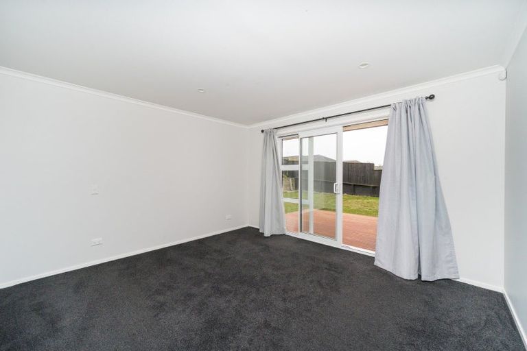 Photo of property in 9 Mediterranean Grove, Fitzherbert, Palmerston North, 4410