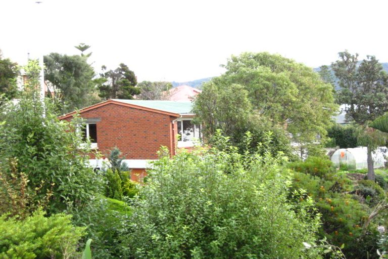 Photo of property in 8 Hellyer Street, Macandrew Bay, Dunedin, 9014