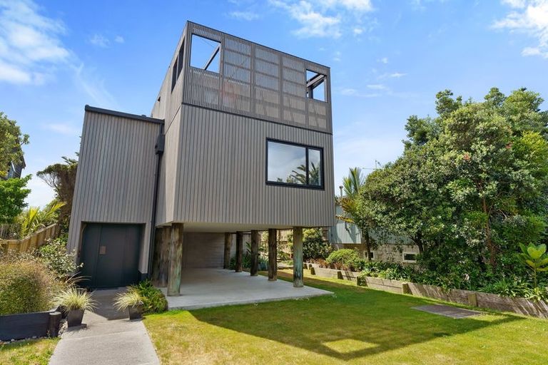 Photo of property in 7 Tutere Street, Waikanae Beach, Waikanae, 5036