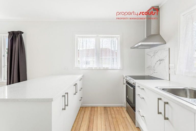 Photo of property in 16 Serjeant Street, Henderson, Auckland, 0612