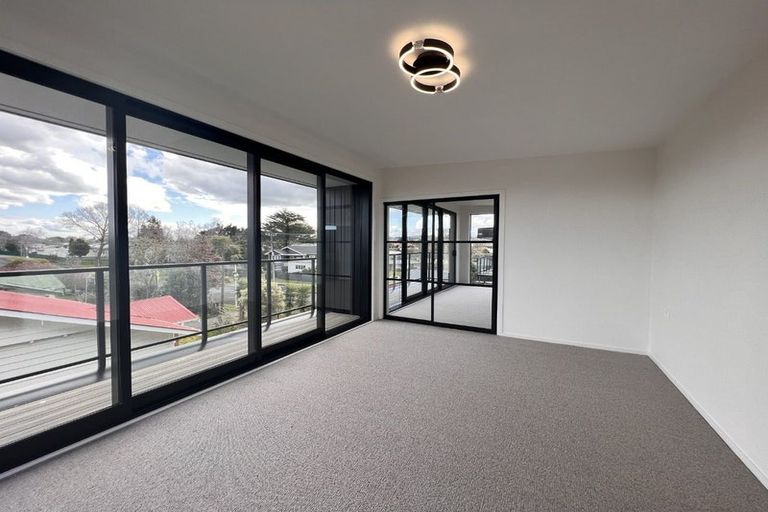 Photo of property in 2/6 Princes Street, Northcote Point, Auckland, 0627