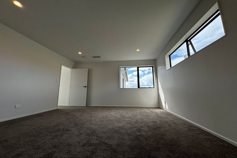 Photo of property in 5 Prevost Lane, Oteha, Auckland, 0632