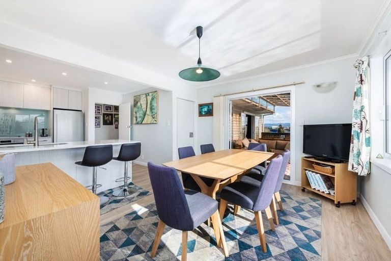 Photo of property in 74 Sylvan Crescent, Te Atatu South, Auckland, 0610