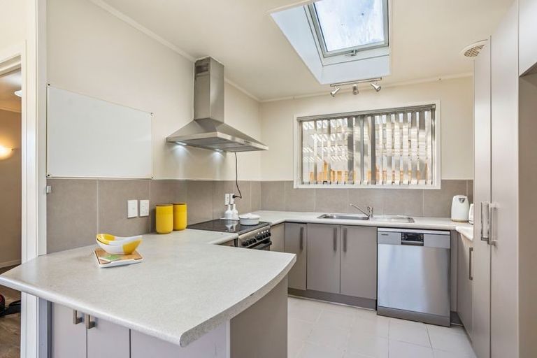 Photo of property in 11 Gibbons Road, Weymouth, Auckland, 2103