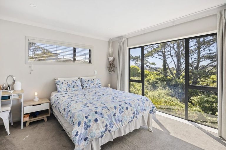 Photo of property in 43 Brindle Way, Newlands, Wellington, 6037