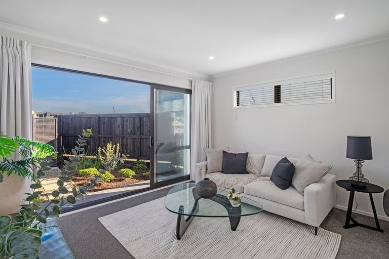 Photo of property in 1 Tuhono Lane, Northcote, Auckland, 0627