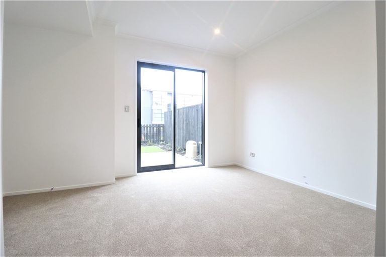 Photo of property in 34 Hobsonville Point Road, Hobsonville, Auckland, 0616