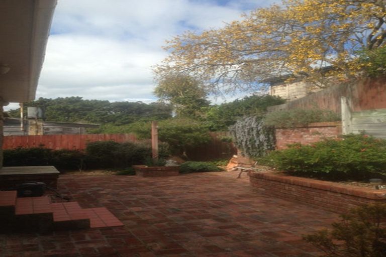 Photo of property in 3 Tanera Crescent, Brooklyn, Wellington, 6021