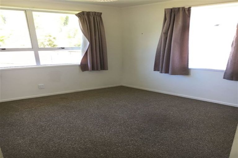 Photo of property in 28 Rena Place, West Harbour, Auckland, 0618