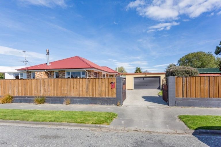 Photo of property in 1 Chilton Drive, Mairehau, Christchurch, 8052