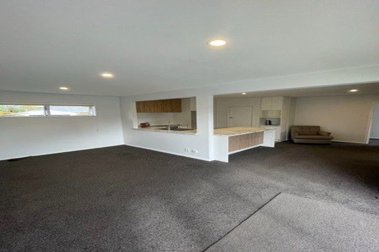 Photo of property in 32 Tintern Avenue, Avonhead, Christchurch, 8042