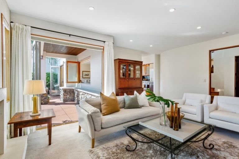 Photo of property in 1/13 Milford Road, Milford, Auckland, 0620