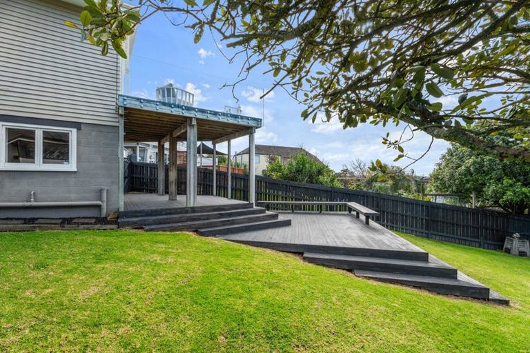 Photo of property in 90 Sandspit Road, Shelly Park, Auckland, 2014