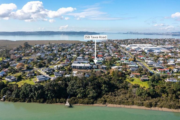 Photo of property in 2/25 Tawa Road, Te Atatu Peninsula, Auckland, 0610