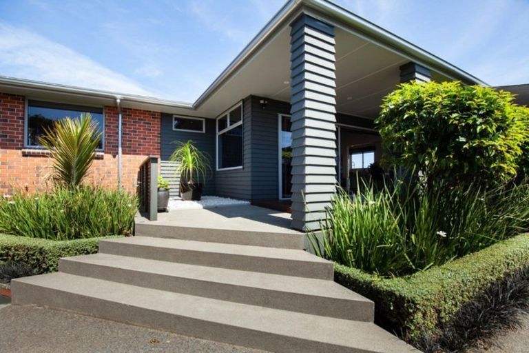 Photo of property in 12 Margaret Place, Merrilands, New Plymouth, 4312