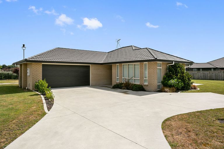 Photo of property in 31 Plescher Crescent, Leamington, Cambridge, 3432