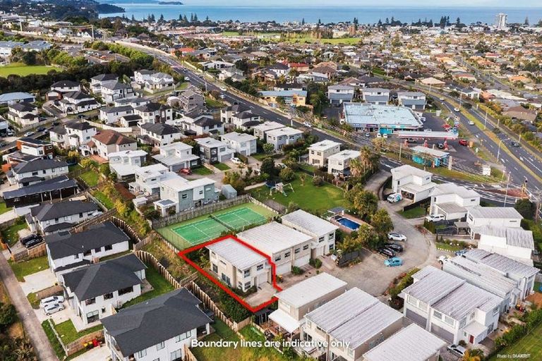 Photo of property in 8 Karauria Lane, Orewa, 0931