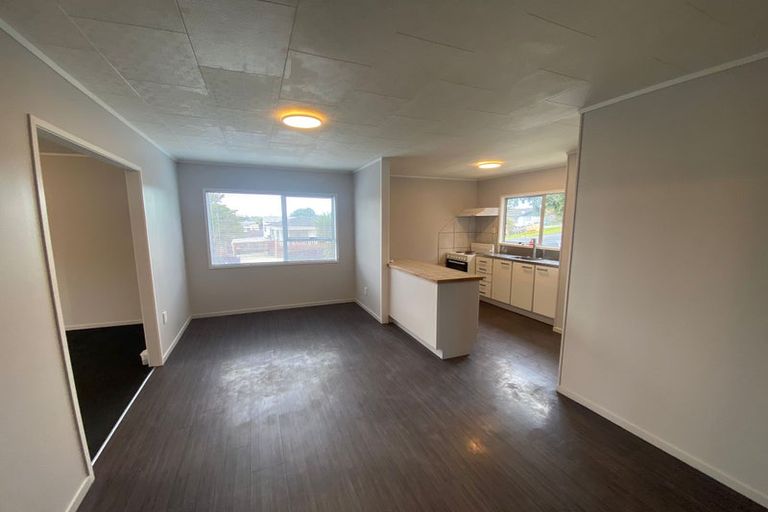 Photo of property in 14 Landow Place, Henderson, Auckland, 0612