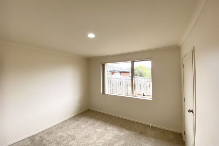 Photo of property in 37 Nimstedt Avenue, Oteha, Auckland, 0632