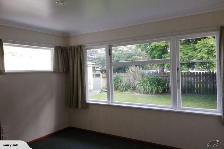 Photo of property in 75 Pahiatua Street, Hokowhitu, Palmerston North, 4410