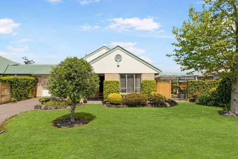 Photo of property in 25 Fernbrook Close, Burswood, Auckland, 2013