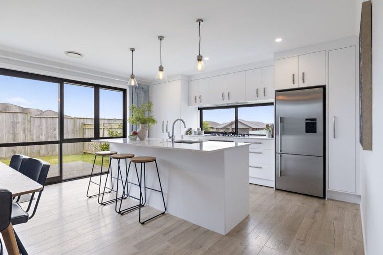 Photo of property in 202 Pacific Drive, Fitzherbert, Palmerston North, 4410