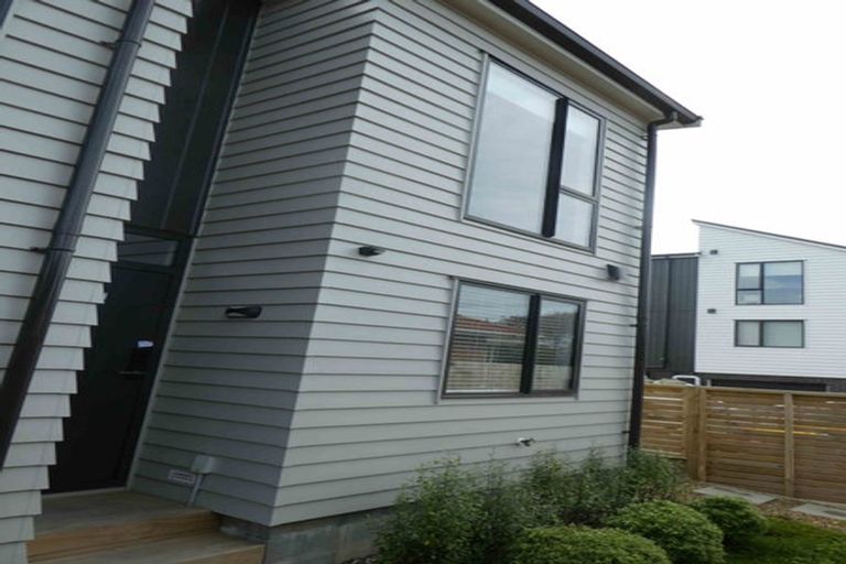 Photo of property in 4/504 Don Buck Road, Massey, Auckland, 0614