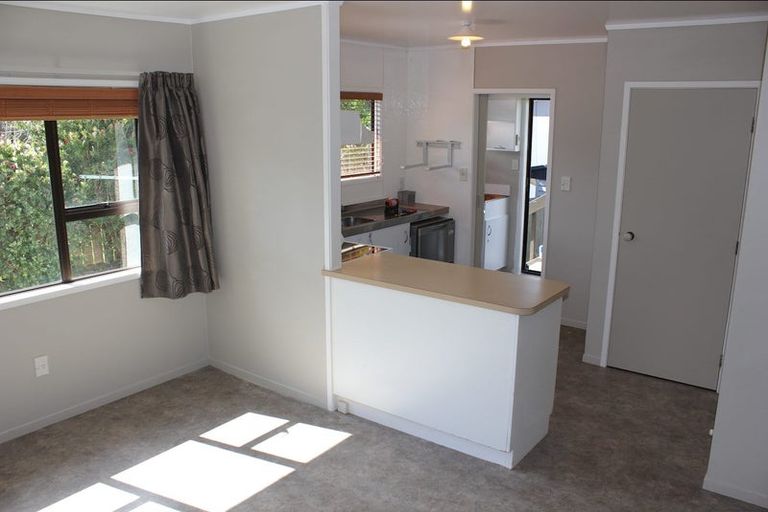 Photo of property in 2/13 Mona Vale, West Harbour, Auckland, 0618