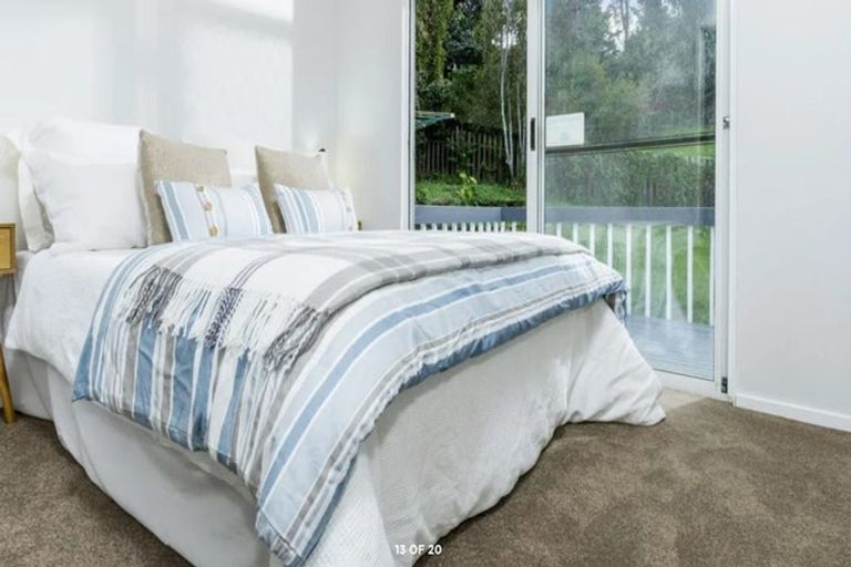 Photo of property in 17 Wanita Place, Totara Vale, Auckland, 0629