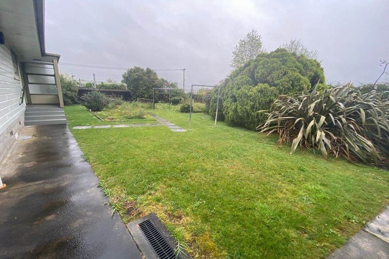 Photo of property in 9 Sturges Road, Henderson, Auckland, 0610