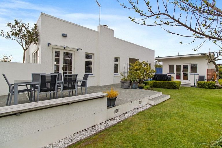 Photo of property in 98 Avenue Road, West End, Timaru, 7910