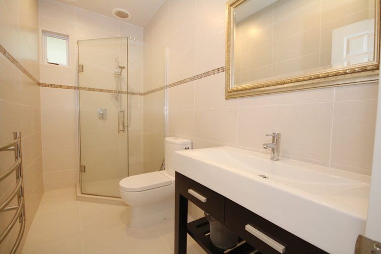 Photo of property in 97a Island Bay Road, Beach Haven, Auckland, 0626